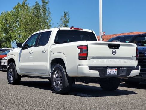 Used 2025 Nissan Frontier SV AWD/4WD image 8