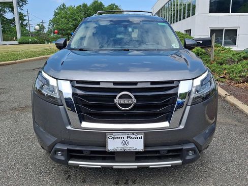 Used 2022 Nissan Pathfinder Platinum w/ Cargo Package AWD/4WD image 2