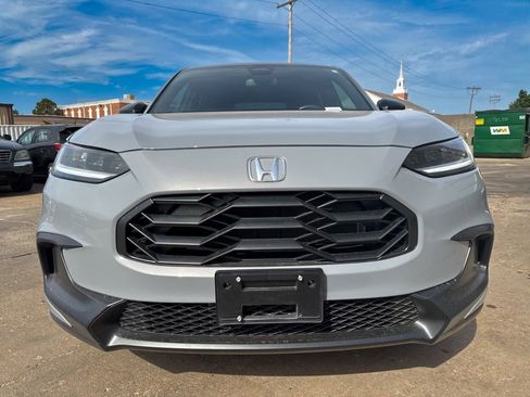 Used 2025 Honda HR-V Sport image 2