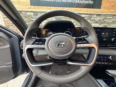 Used 2022 Hyundai Elantra SEL w/ Convenience + Premium Package image 18