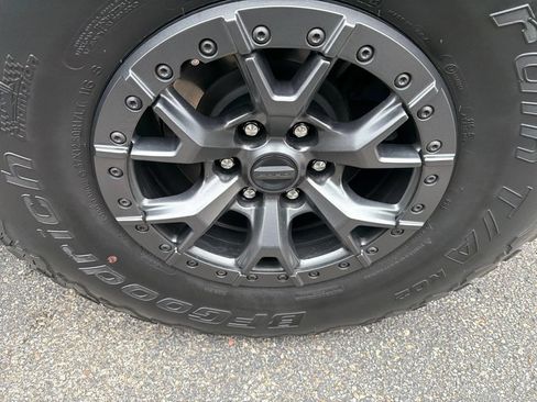 Used 2022 Ford F150 Raptor w/ Raptor 37 Performance Package AWD/4WD image 9