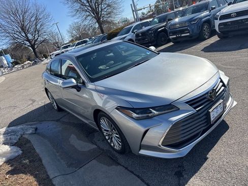 Used 2022 Toyota Avalon Limited w/ Advanced Safety Package image 5