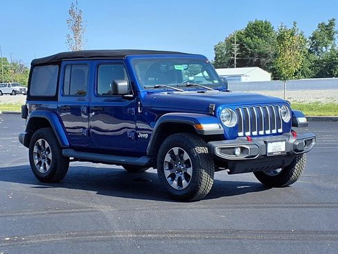 Used 2018 Jeep Wrangler Unlimited Sahara AWD/4WD image 32