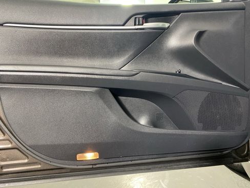 Used 2018 Toyota Camry LE image 23