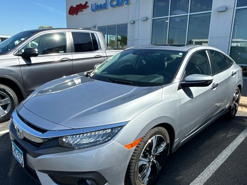 Used 2016 Honda Civic Touring image 3