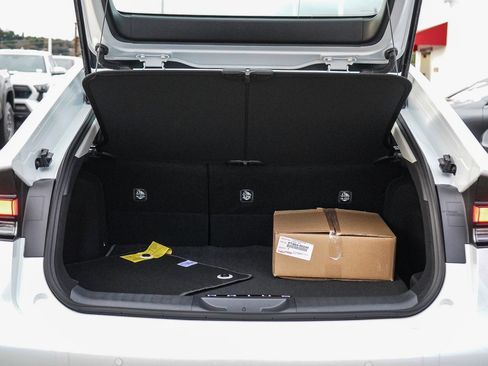 New 2026 Toyota Prius Plug-In Hybrid FWD image 13