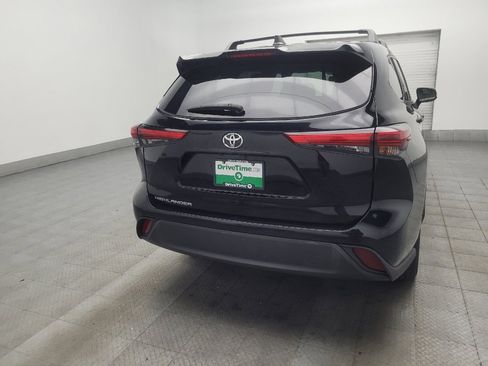 Used 2021 Toyota Highlander L FWD image 7