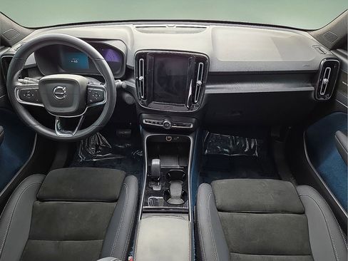 Used 2023 Volvo C40 P8 Recharge Ultimate image 18