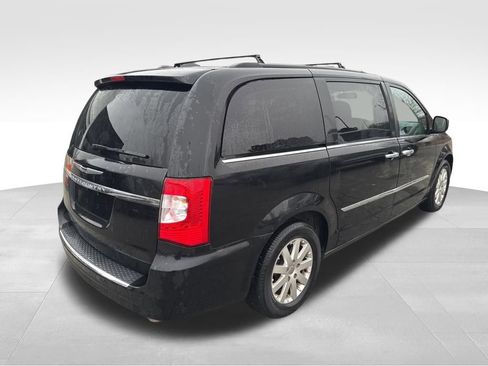 Used 2015 Chrysler Town & Country Touring w/ Driver Convenience Group image 5
