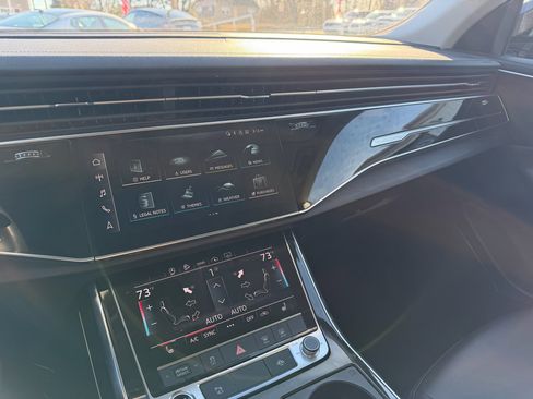 Used 2023 Audi Q8 Premium image 13