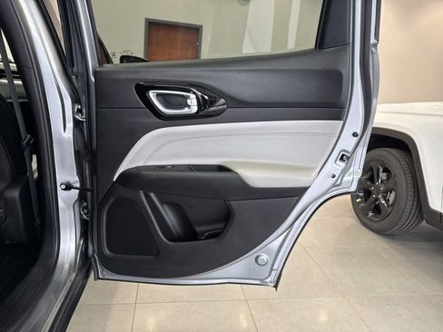 Used 2024 Jeep Compass Limited image 47