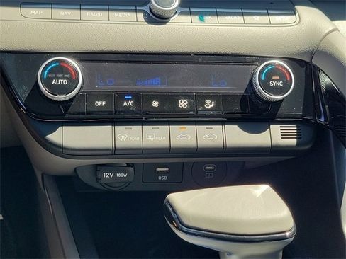 New 2025 Hyundai Elantra SEL image 9