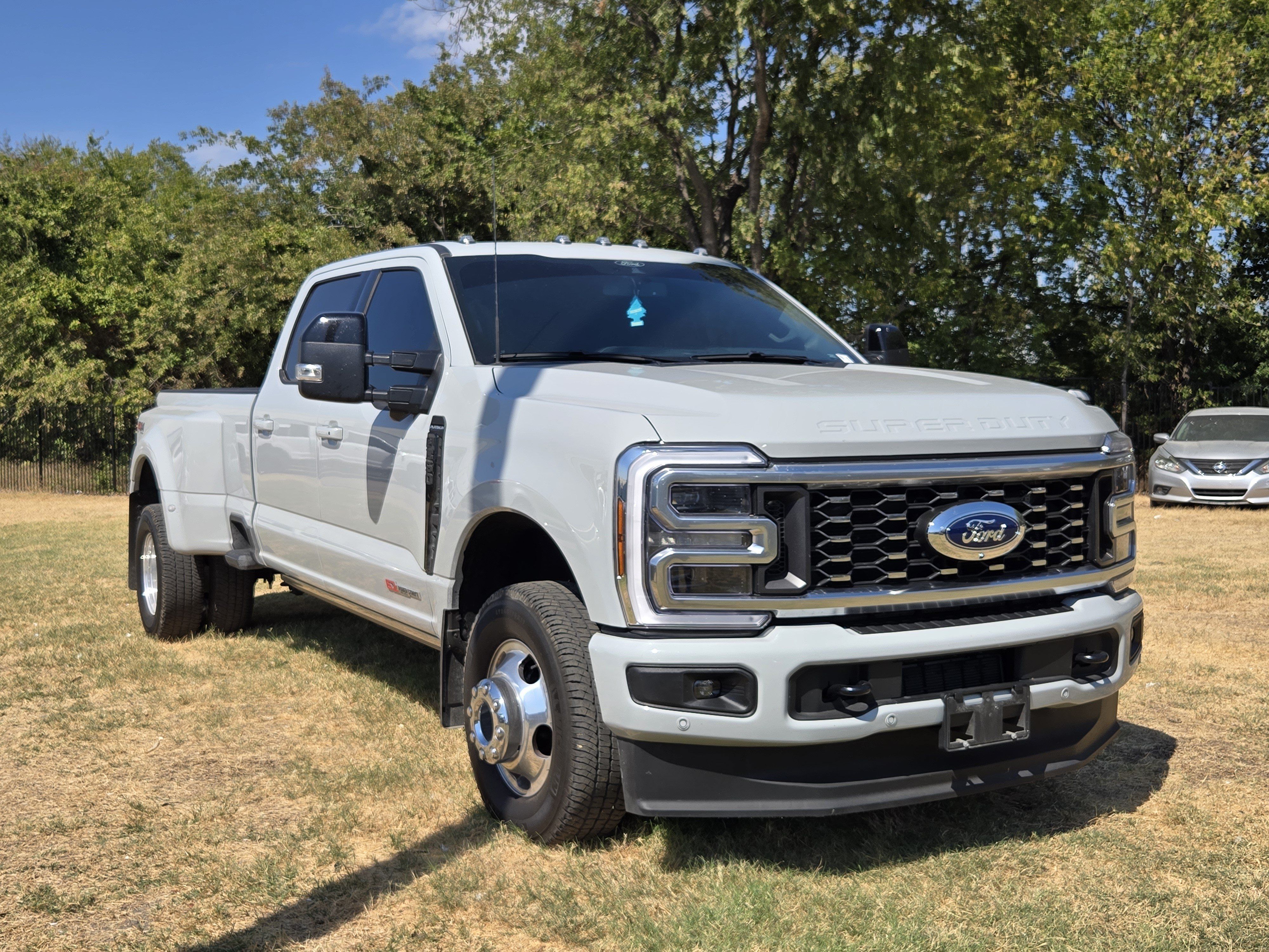 Used 2026 Ford F350 Platinum AWD/4WD image 1