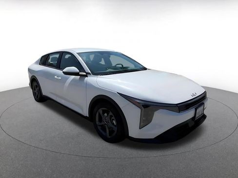 Used 2025 Kia K4 LXS image 3
