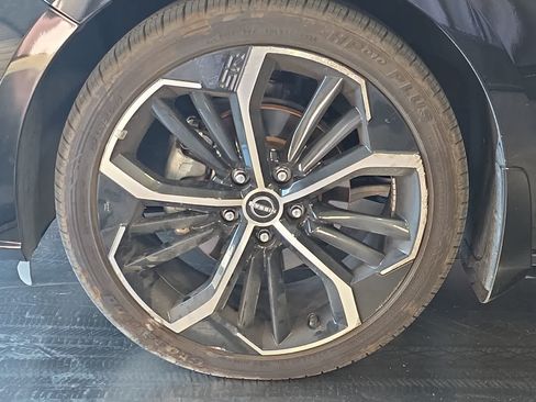 Used 2024 Nissan Altima 2.5 SR FWD image 12