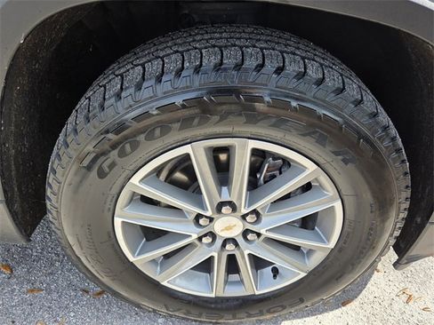 Used 2023 Chevrolet Traverse LT image 10