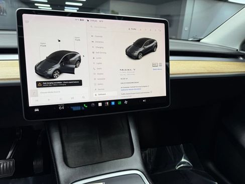 Used 2021 Tesla Model Y Long Range AWD/4WD image 25