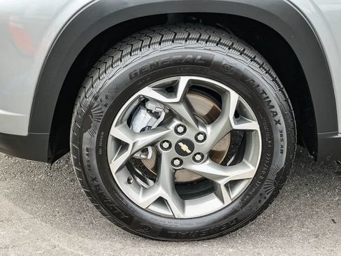 Used 2025 Chevrolet Trax LT FWD image 9