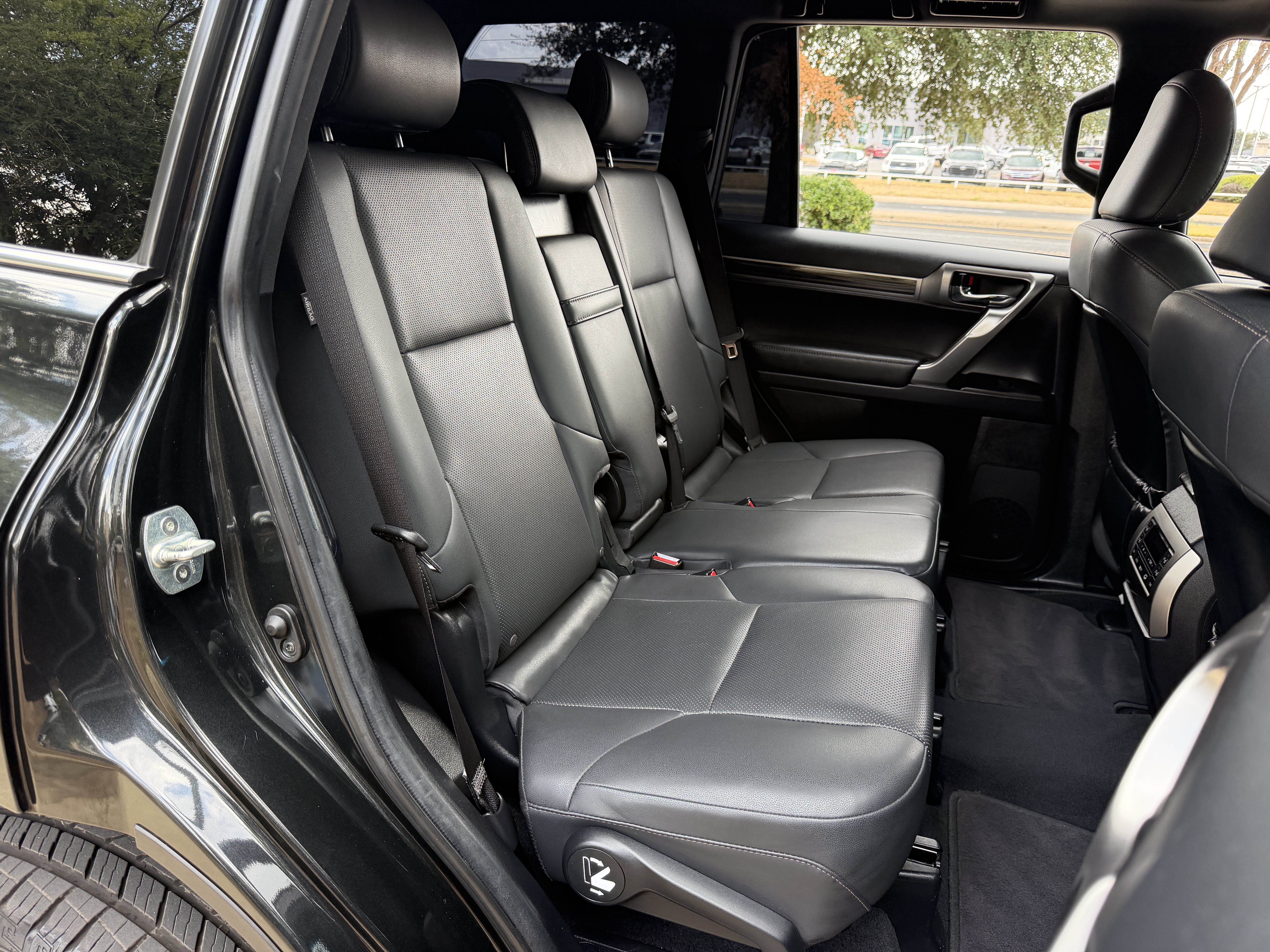 Used 2022 Lexus GX 460 Premium w/ Premium Package AWD/4WD image 18
