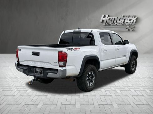 Used 2017 Toyota Tacoma TRD Off-Road w/ Tow Package (A/T) AWD/4WD image 9