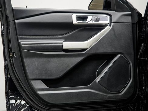 Used 2022 Ford Explorer Limited w/ Equipment Group 301A image 33