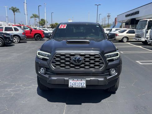Used 2020 Toyota Tacoma TRD Sport w/ Technology Package RWD image 2