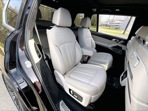 Used 2024 BMW ALPINA XB7 image 35