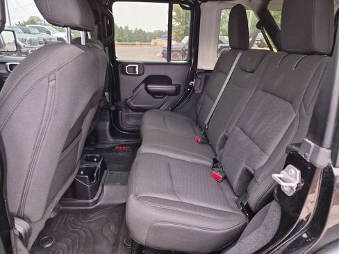 Used 2018 Jeep Wrangler Unlimited Sport S AWD/4WD image 39