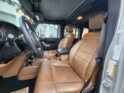 Used 2012 Jeep Wrangler Unlimited Sahara w/ Dual Top Group image 28