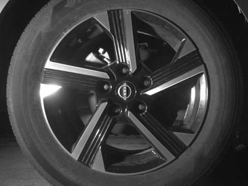Used 2025 Nissan Sentra SV FWD image 15