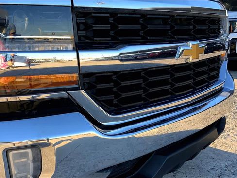 Used 2018 Chevrolet Silverado 1500 LT w/ Texas Edition image 26