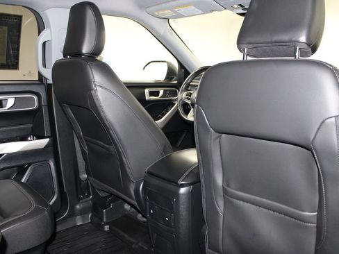 Used 2023 Ford Explorer XLT w/ Equipment Group 202A AWD/4WD image 34