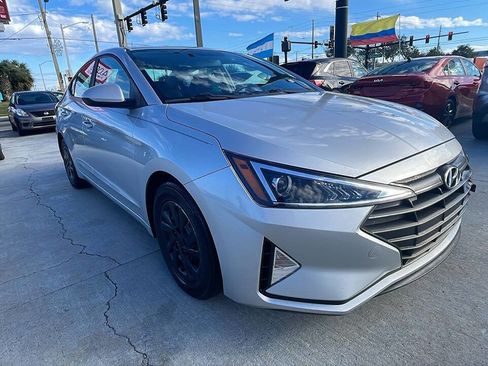 Used 2019 Hyundai Elantra SE w/ Cargo Package FWD image 5