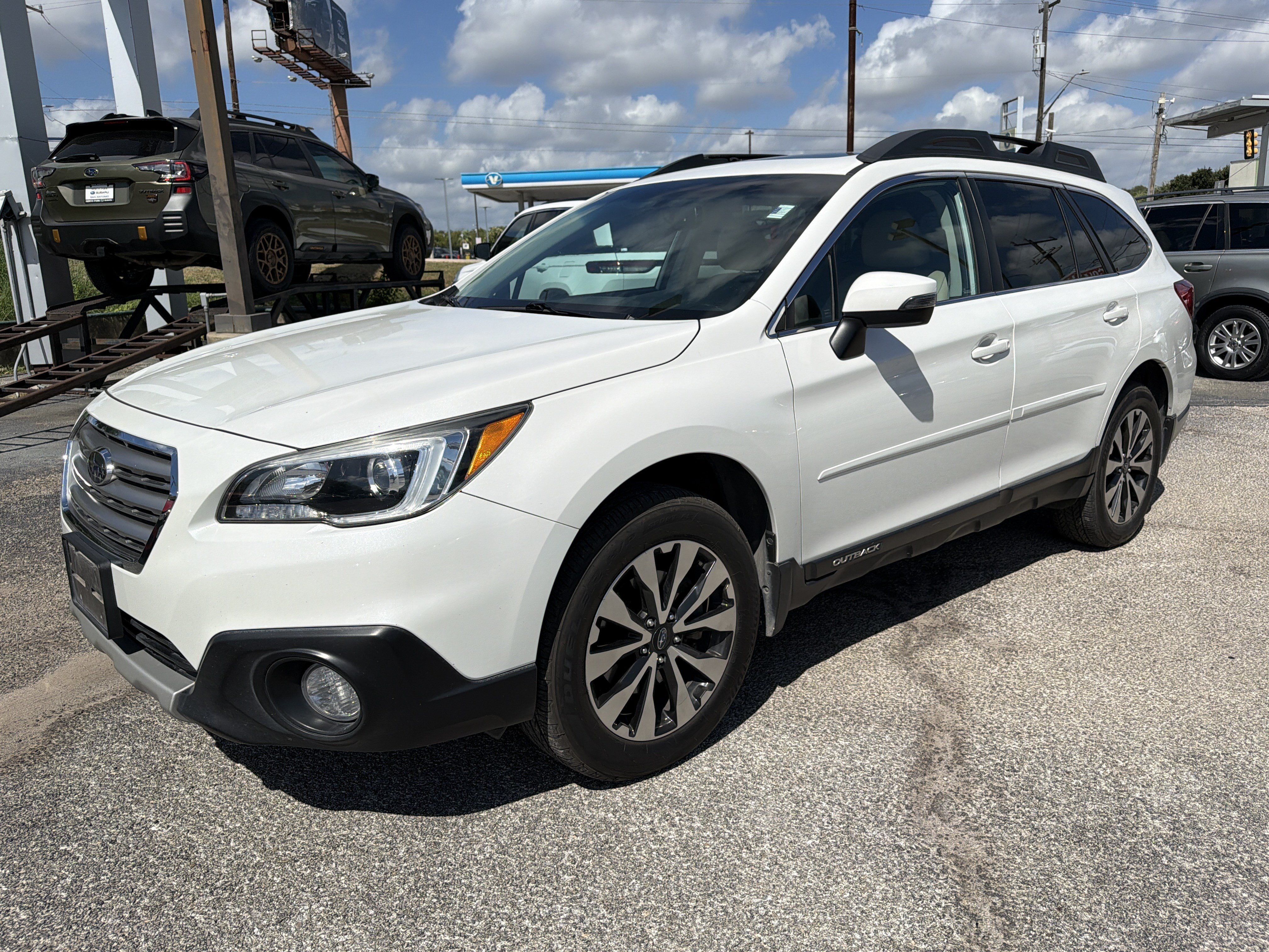 Used 2017 Subaru Outback 2.5i Limited AWD/4WD image 7