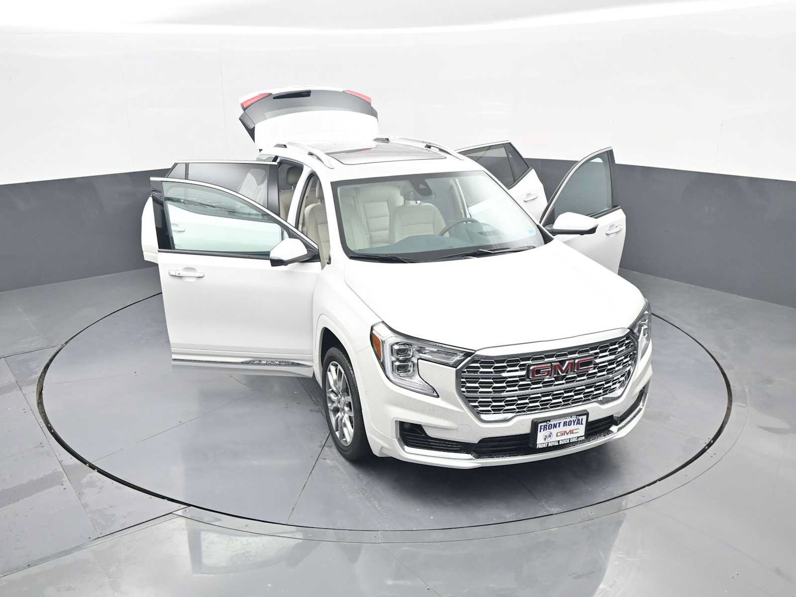 Used 2024 GMC Terrain Denali w/ Denali Premium Package AWD/4WD image 56