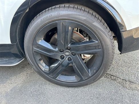 Used 2025 Land Rover Discovery Dynamic SE image 14