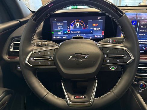 Used 2024 Chevrolet Traverse Z71 w/ Enhanced Driving Package image 18