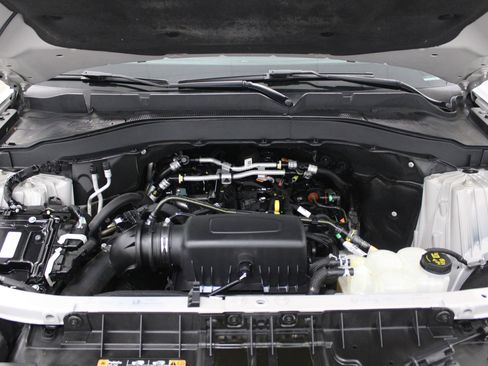 Used 2022 Ford Explorer XLT w/ Equipment Group 202A AWD/4WD image 10