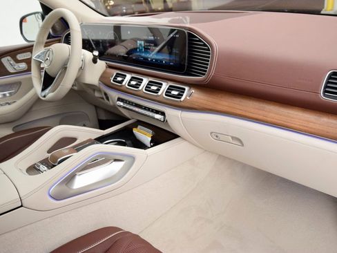 New 2026 Mercedes-Benz Maybach GLS 600 4MATIC image 12