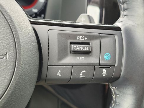 Used 2024 Nissan Pathfinder Platinum FWD image 8