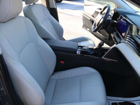 Used 2025 Toyota Camry XLE image 27