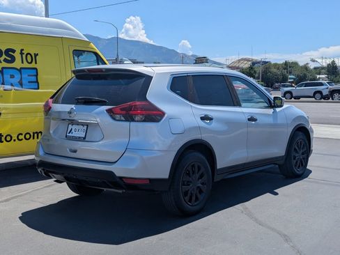 Used 2019 Nissan Rogue S FWD image 4