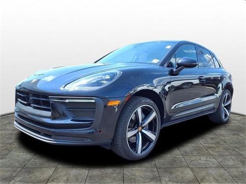 Used 2024 Porsche Macan image 1