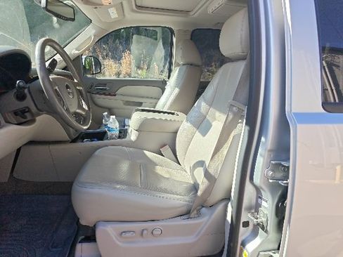 Used 2012 GMC Yukon SLT w/ SLT-2 Equipment Package image 8