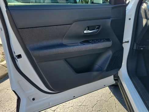 Certified 2025 Nissan Kicks SV FWD image 16