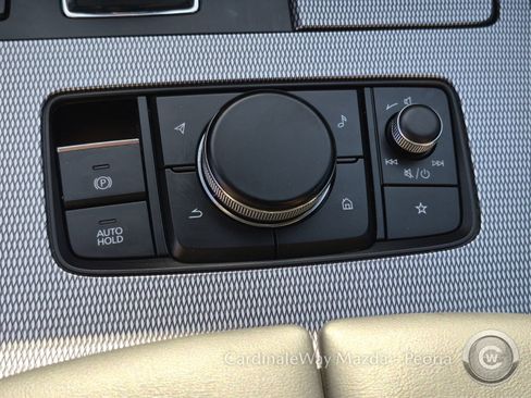 Certified 2025 MAZDA CX-70 Plug-In Hybrid w/ Premium Plus AWD/4WD image 31