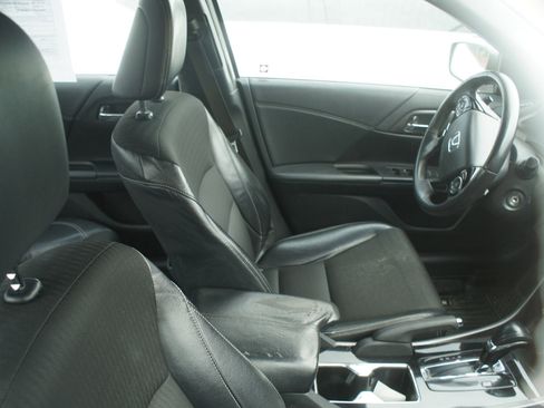 Used 2016 Honda Accord Sport image 4