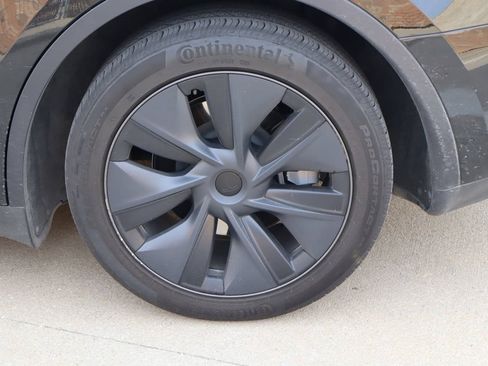 Used 2025 Tesla Model Y Long Range RWD image 22