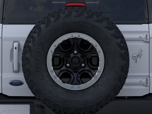 New 2025 Ford Bronco Outer Banks w/ Sasquatch Package image 24
