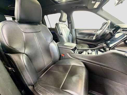 Used 2022 Jeep Grand Cherokee L Overland w/ Advanced Protech Group III AWD/4WD image 30